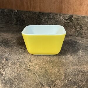 Vintage Pyrex Refrigerator Dish